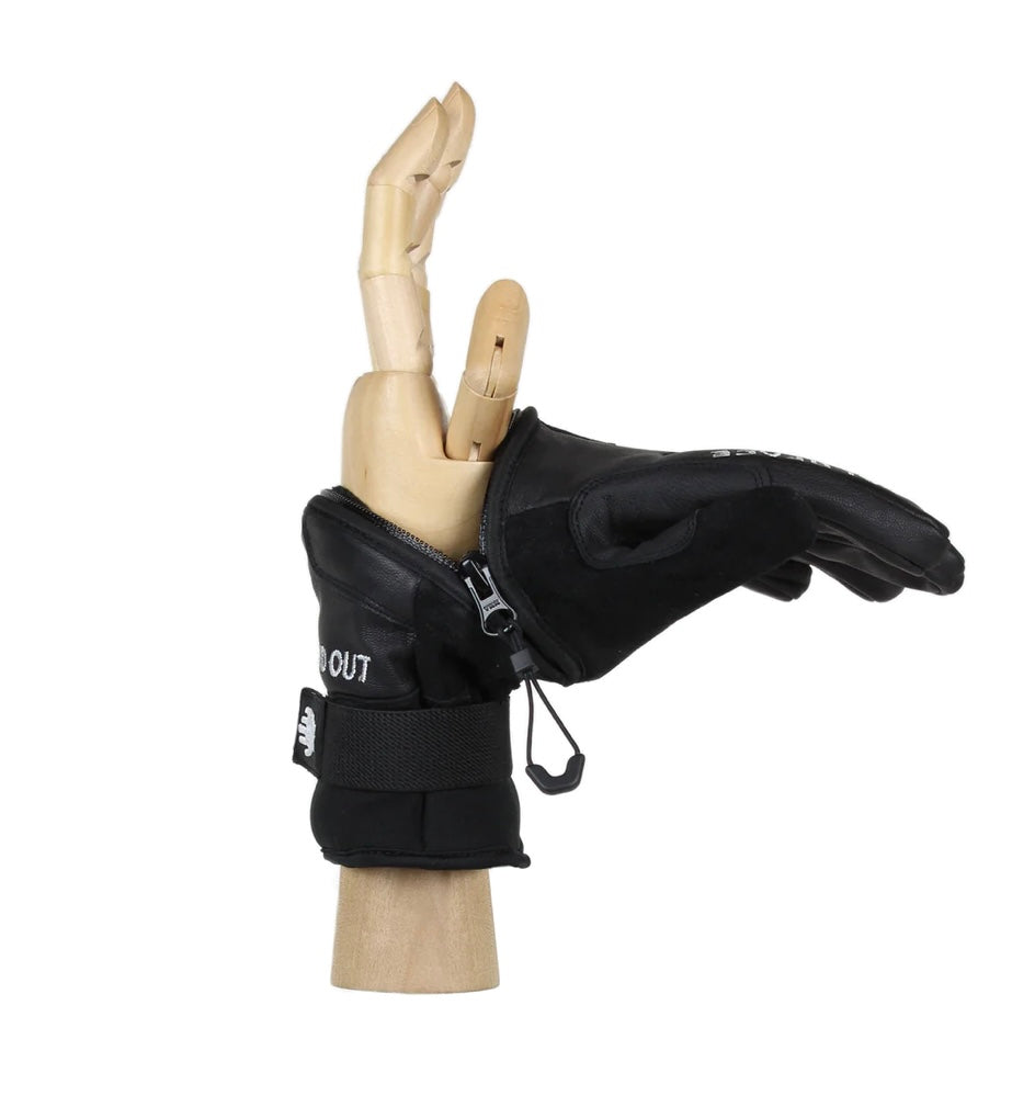 Handout Gloves
