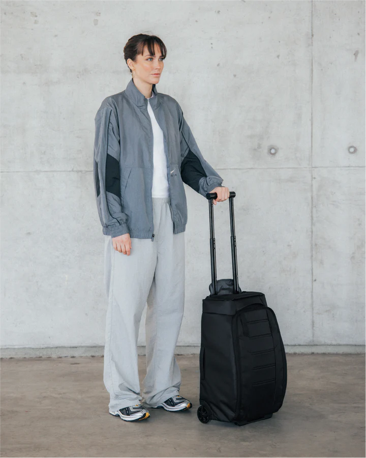 D_b_ - Hugger Roller Bag Carry-On 40L