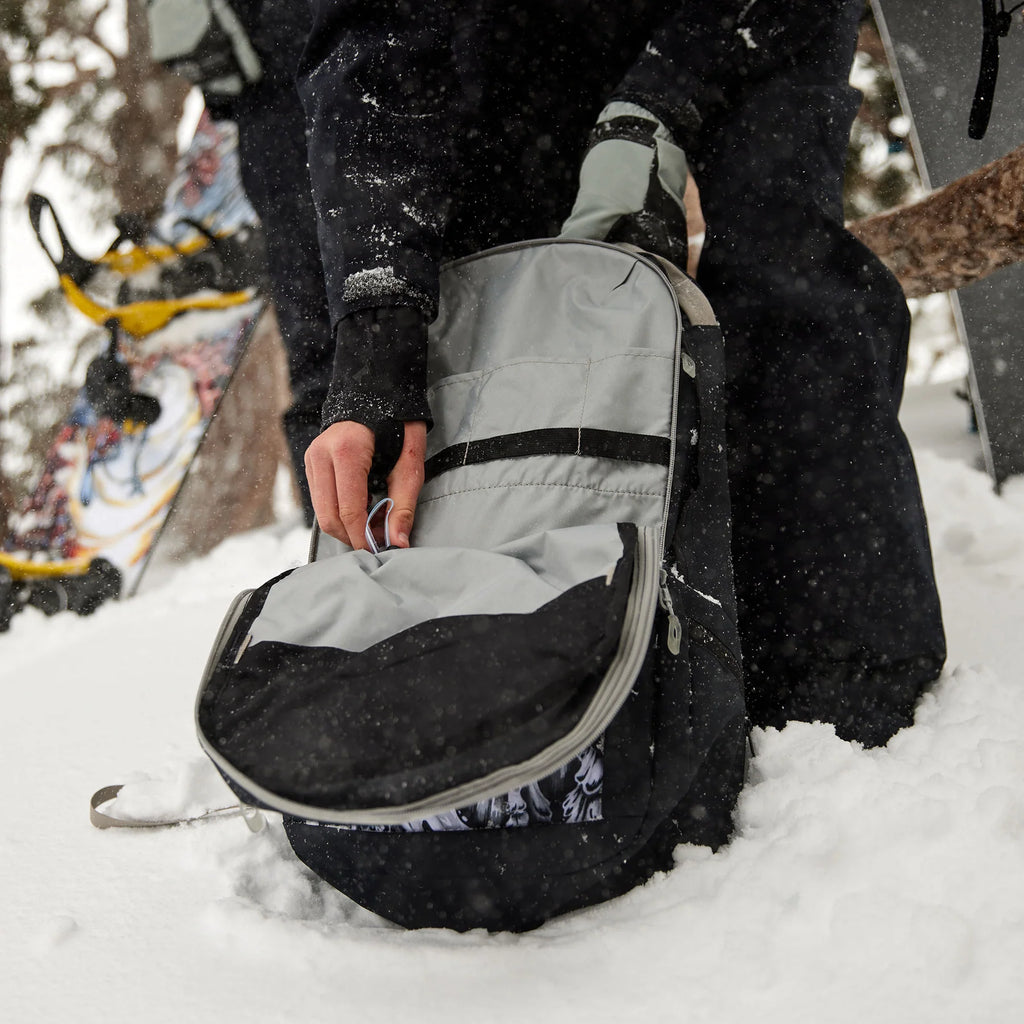 Dakine - Mission Backpack 25L x Mayhem Griffin