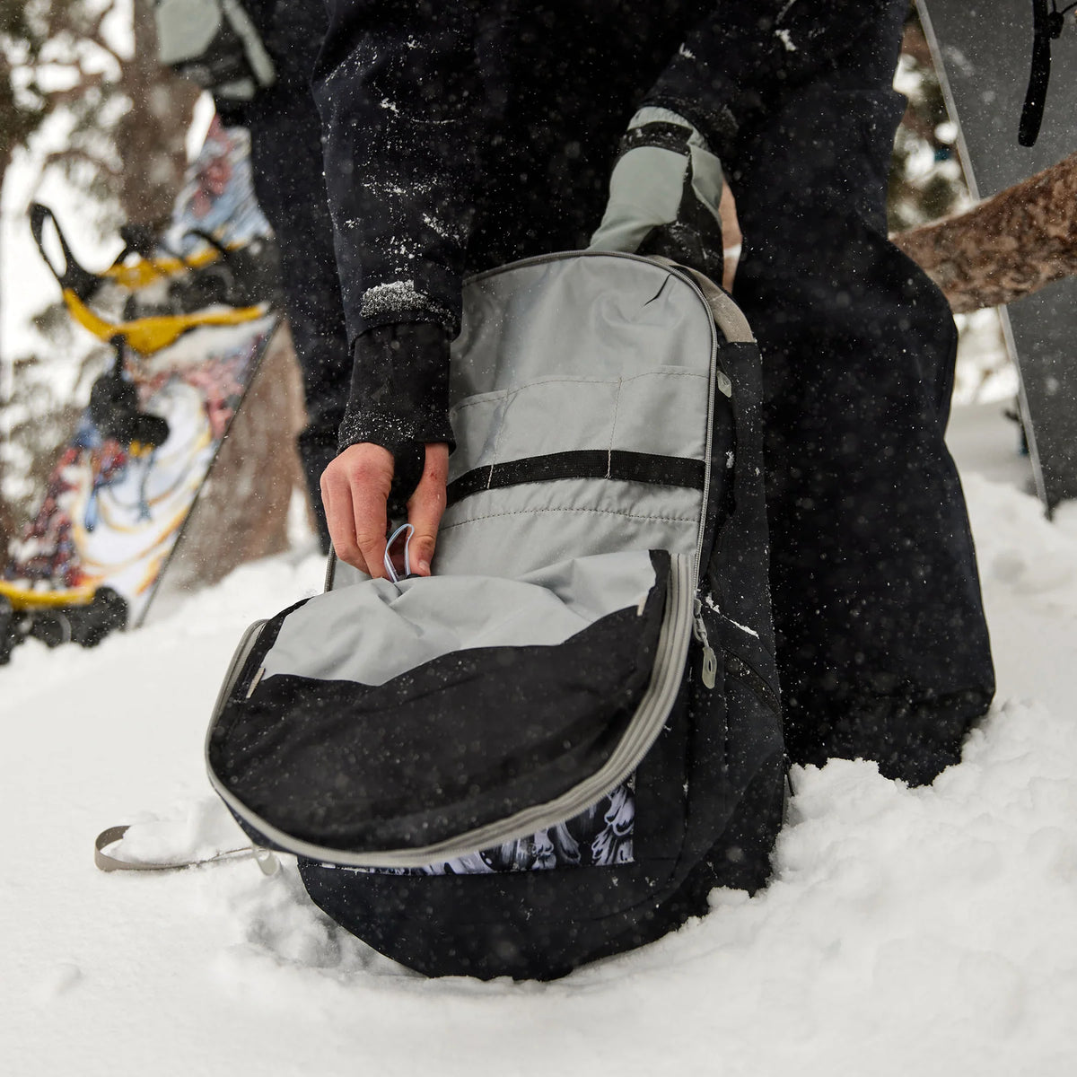Dakine - Mission Backpack 25L x Mayhem Griffin