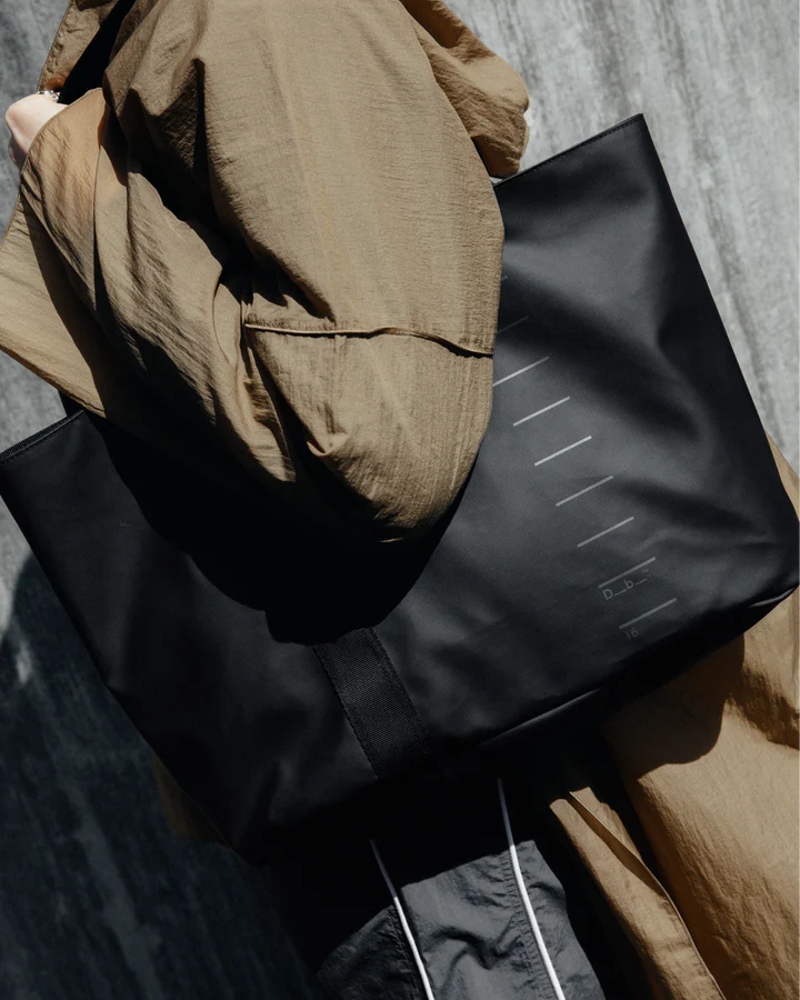 D_b_ - Essential Tote 16L