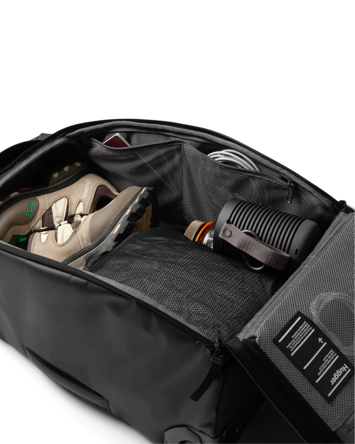 D_b_ - Hugger Roller Bag Carry-On 40L